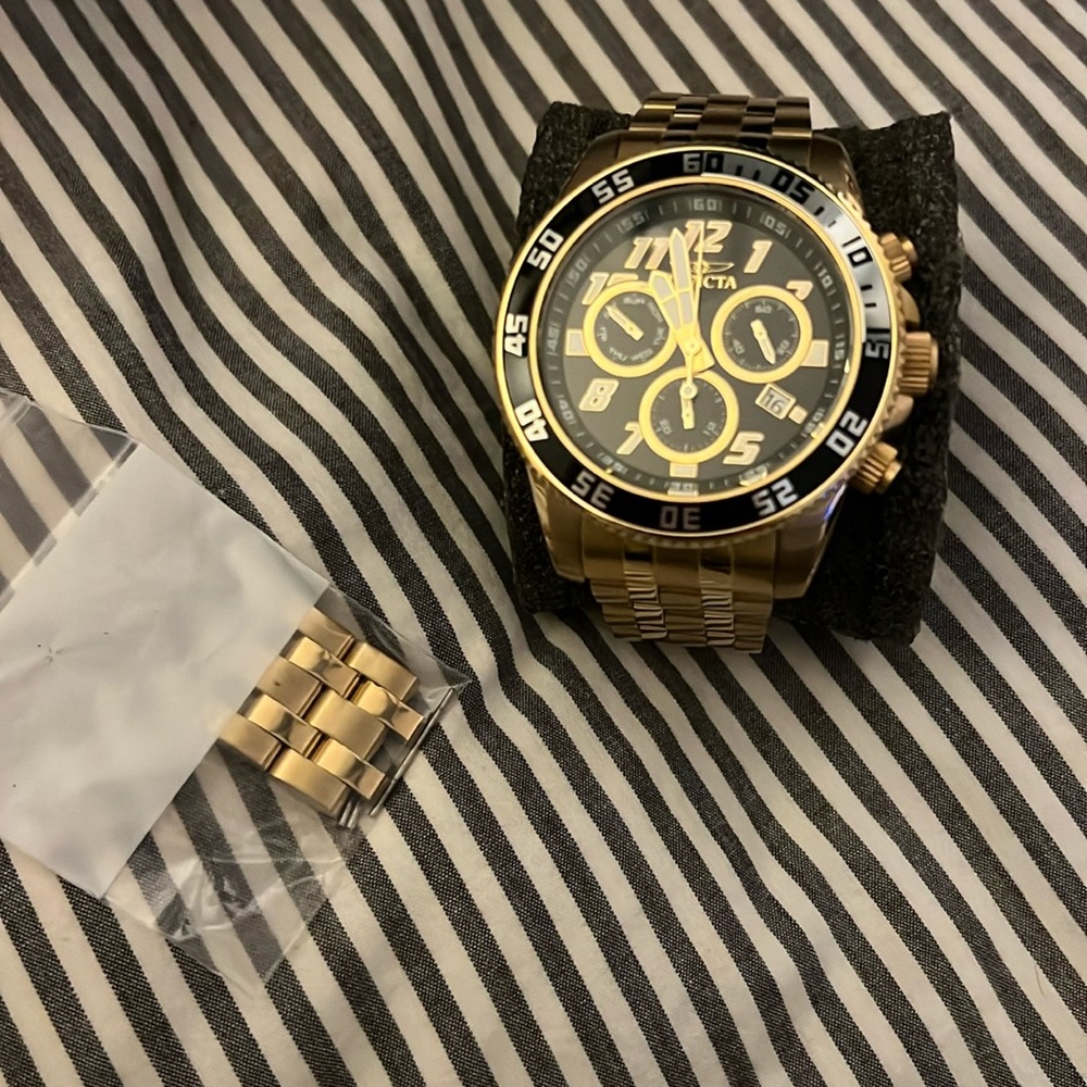 Men’s Gold Invicta Watch, with links